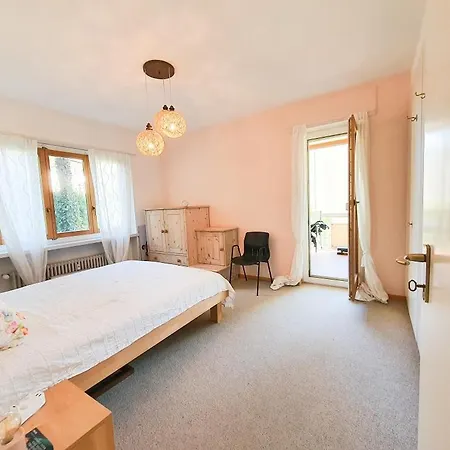 2 Zi-wohnung Mit Seeblick, Balkon, Pool, Arbeitsplatz